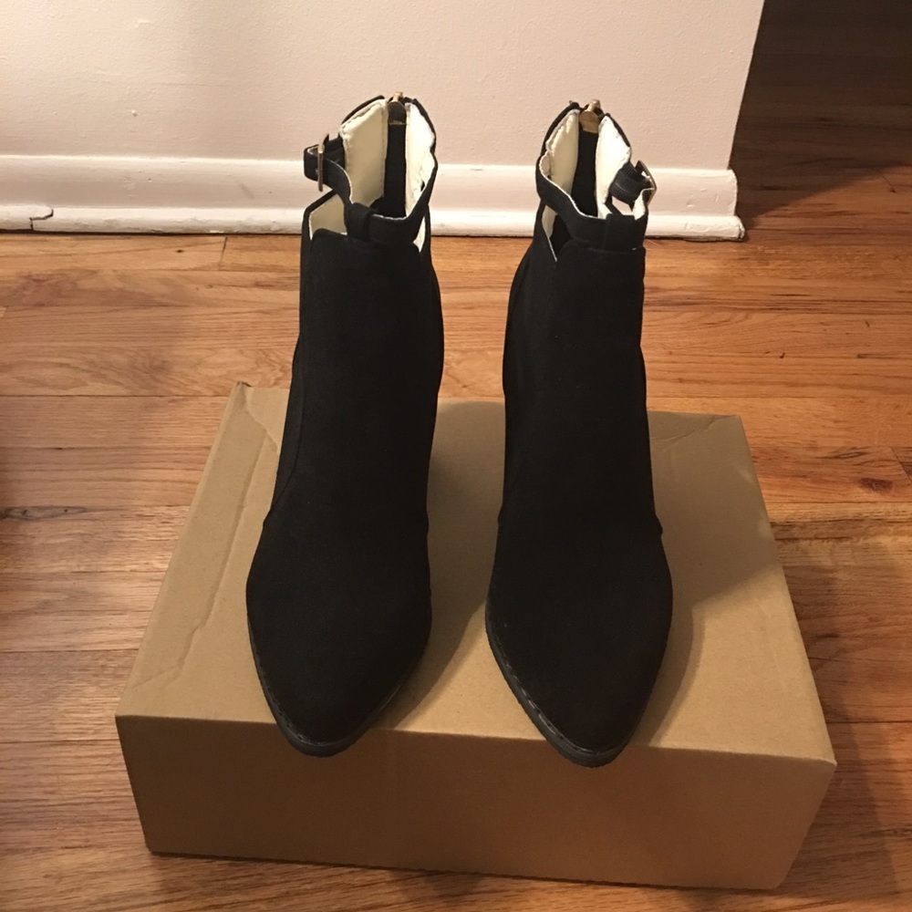 Beautiful Sleek custom booties Women’s size 6.5